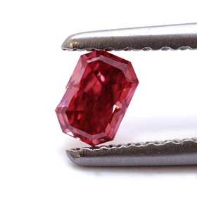 diamants de couleur rouge