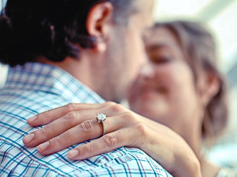 couple bague de fiançailles